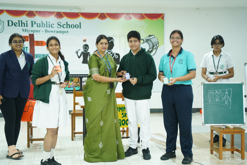 Grade 9G and 9H : Science, Tech, Art, Entrepreneur